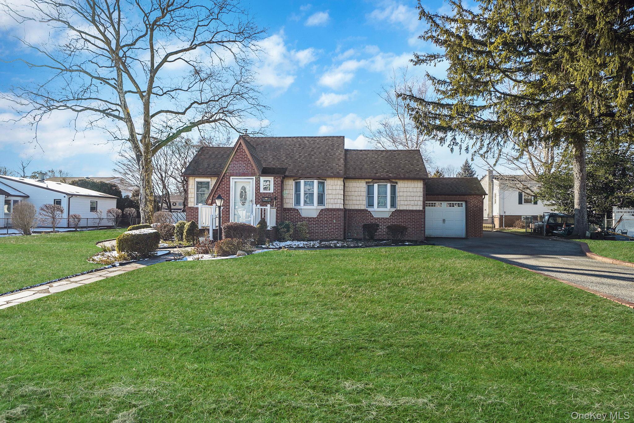 34 Pine Acres Boulevard Deer Park, NY 11729 - Photo 3 of 24