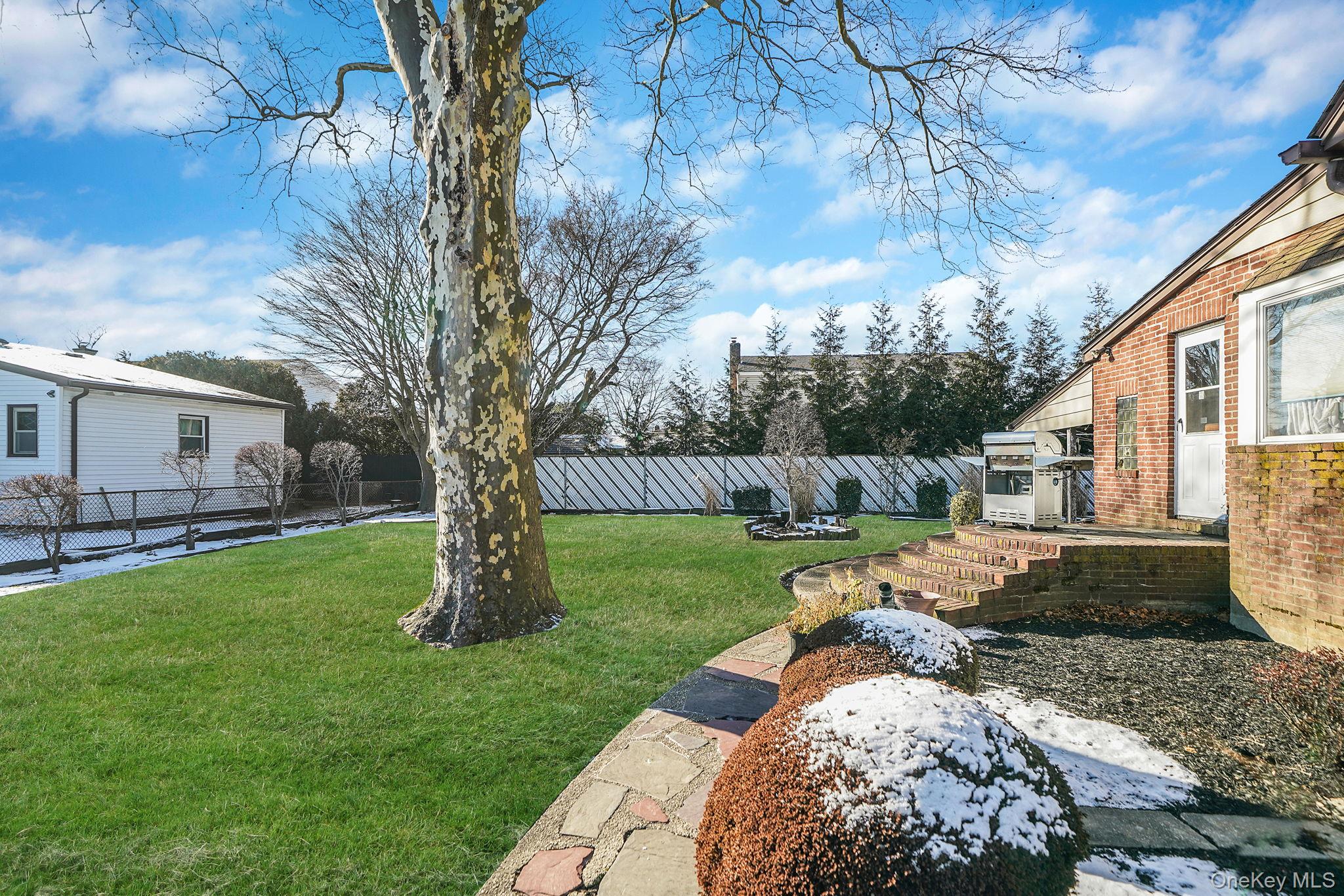 34 Pine Acres Boulevard Deer Park, NY 11729 - Photo 5 of 24