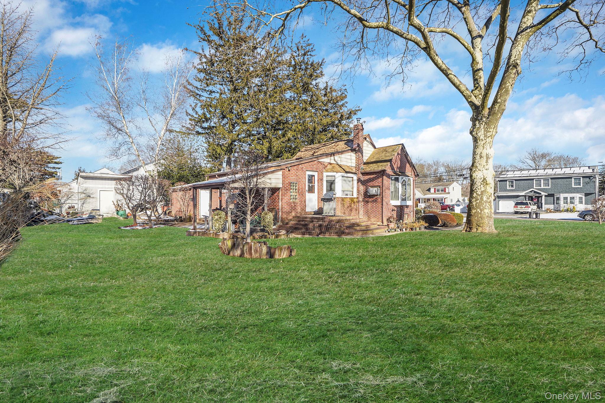 34 Pine Acres Boulevard Deer Park, NY 11729 - Photo 7 of 24