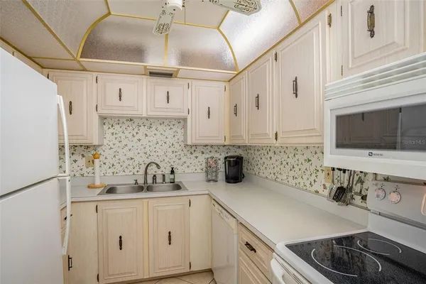 $259,900 | 1415 Ocean Shore Boulevard, Unit 704, Ormond Beach, FL 32176