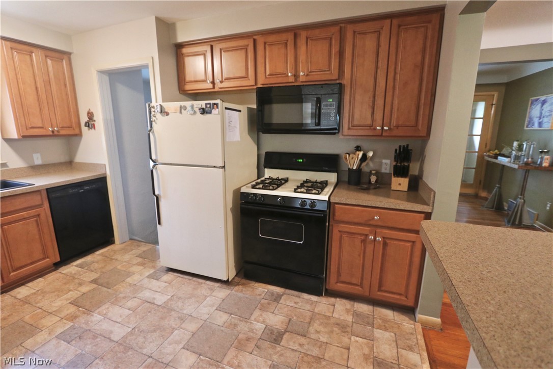 4402 Urban Road Cleveland, OH 44121 - Photo 9 of 22