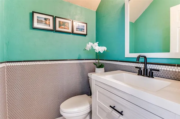 $692,000 | 9727 Vinewood Drive, Dallas, TX 75228