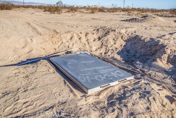 60426 Lorraine Road Landers, CA 92285 - Photo 14 of 23 a view of ocean and mountain
