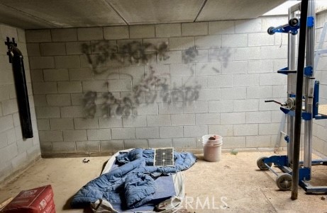 60426 Lorraine Road Landers, CA 92285 - Photo 17 of 23 a bathroom with a bathtub
