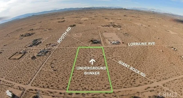 a view of a sky from a yard