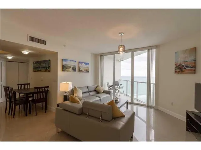 $4,999 | 16699 Collins Avenue, Unit 1909, Sunny Isles Beach, FL 33160