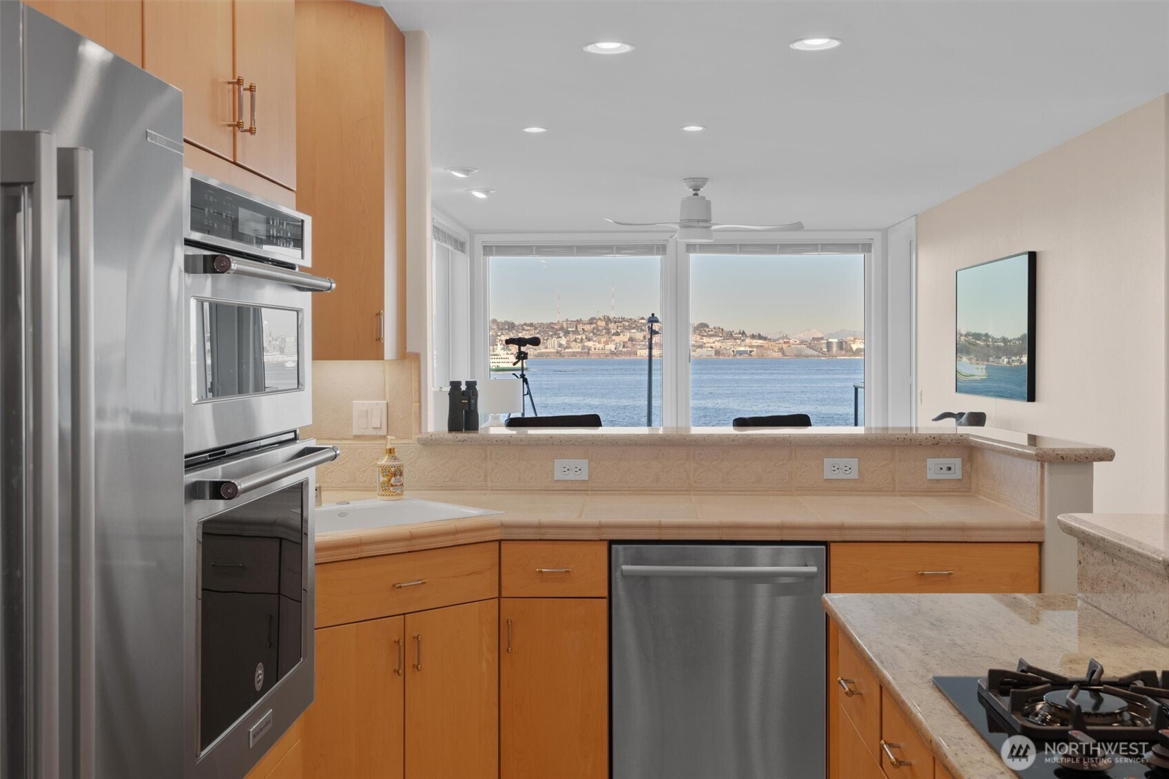 1005 Harbor Avenue Southwest, Unit 400 Seattle, WA 98116 - Photo 9 of 39