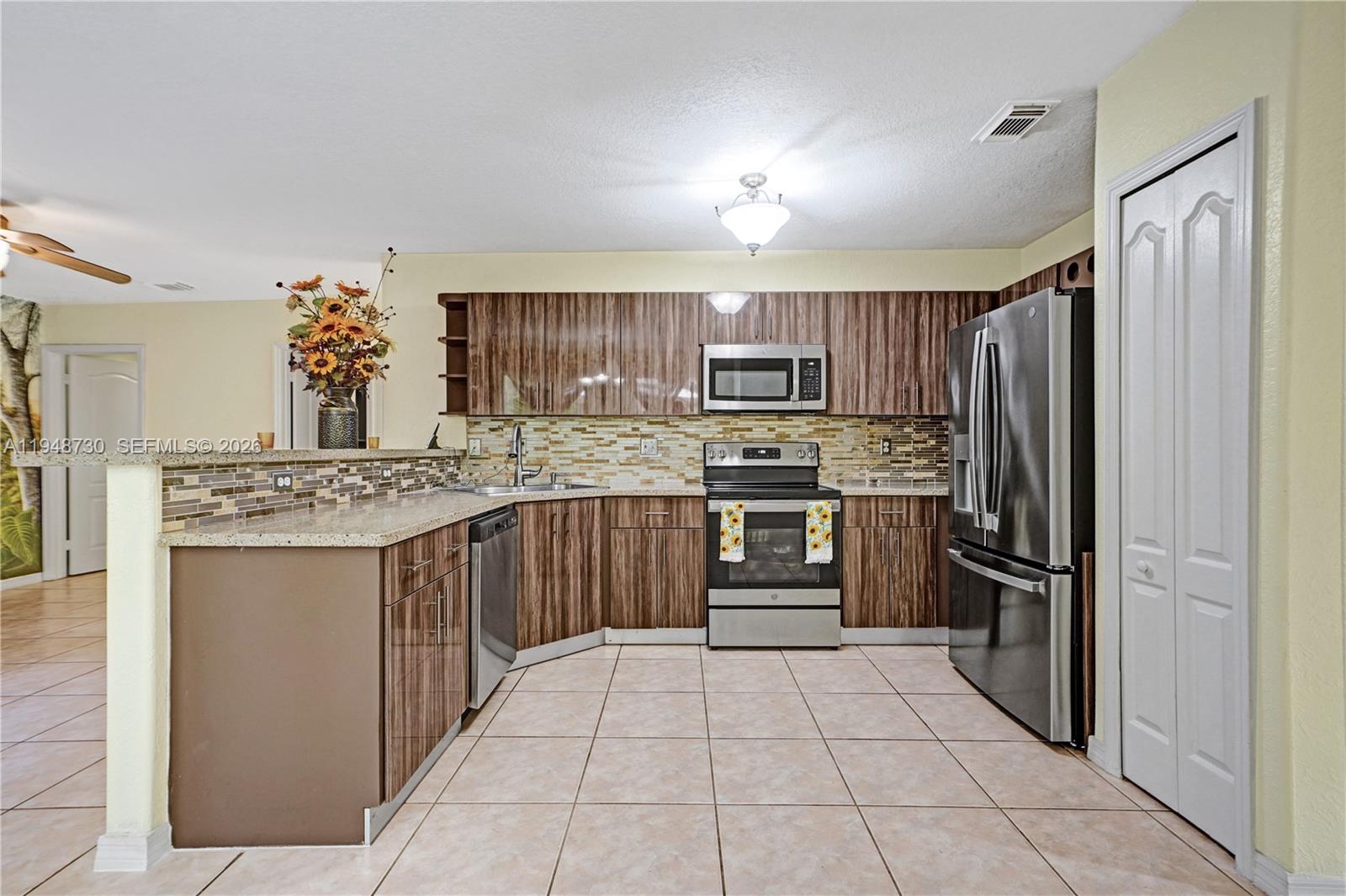 5502 Southwest 162nd Place Miami, FL 33185 - Photo 15 of 72