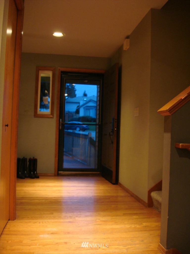 2029 Field Avenue Northeast Renton, WA 98059 - Photo 4 of 10