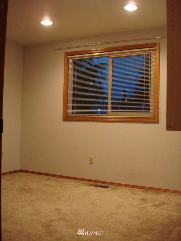 2029 Field Avenue Northeast Renton, WA 98059 - Photo 5 of 10