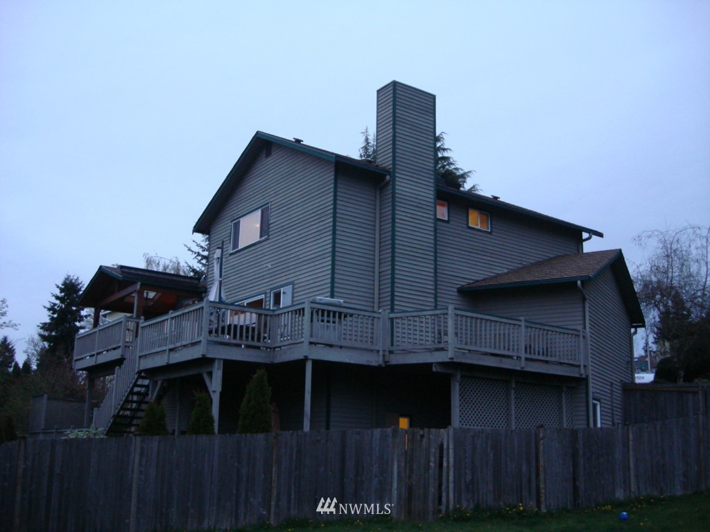 2029 Field Avenue Northeast Renton, WA 98059 - Photo 9 of 10