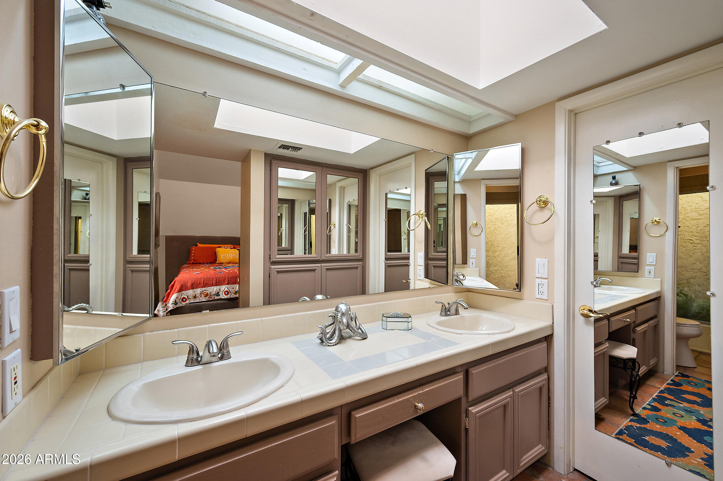 1066 East Clinton Street Phoenix, AZ 85020 - Photo 15 of 28 Primary Bathroom