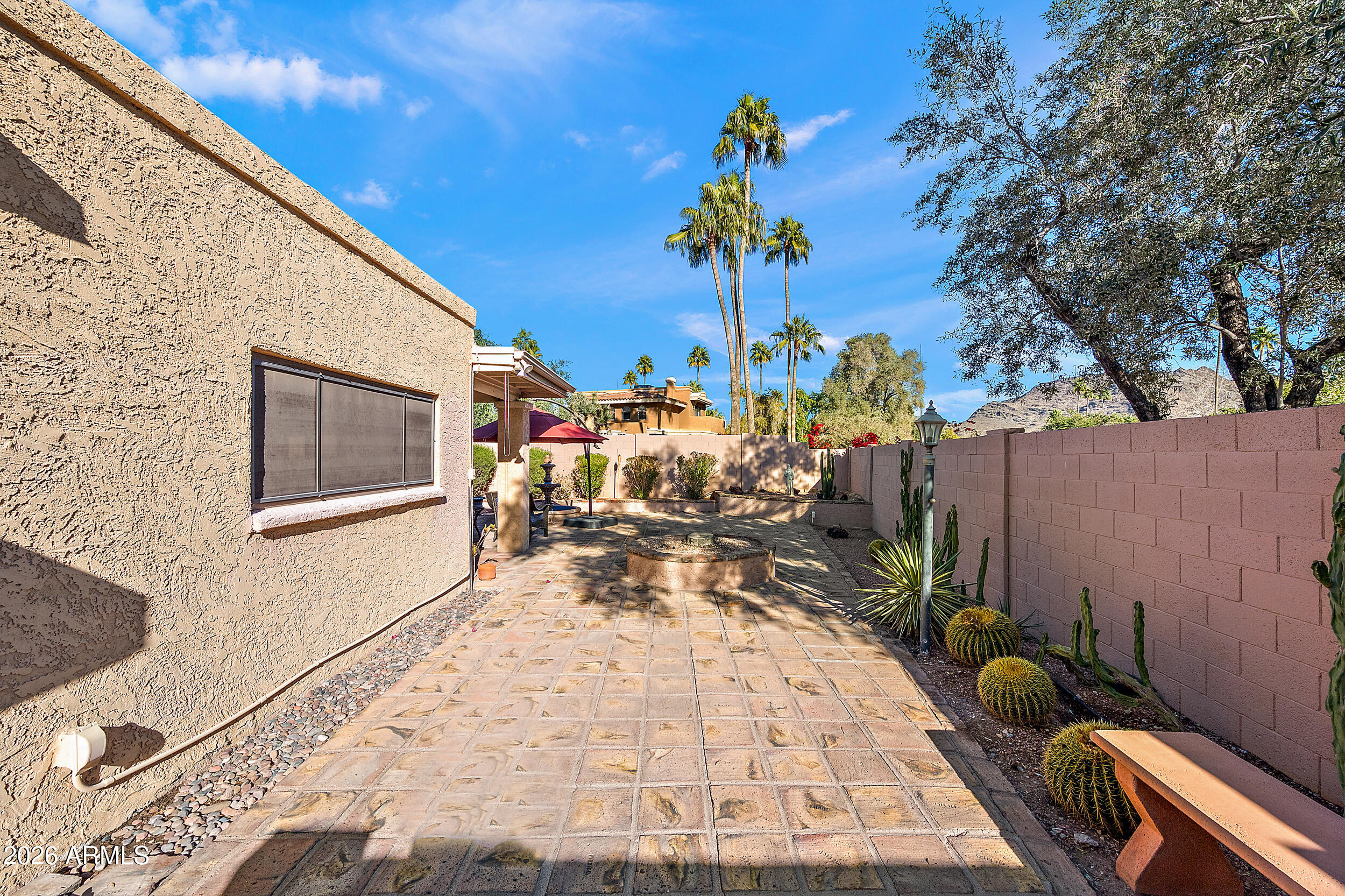 1066 East Clinton Street Phoenix, AZ 85020 - Photo 22 of 28 Side Patio