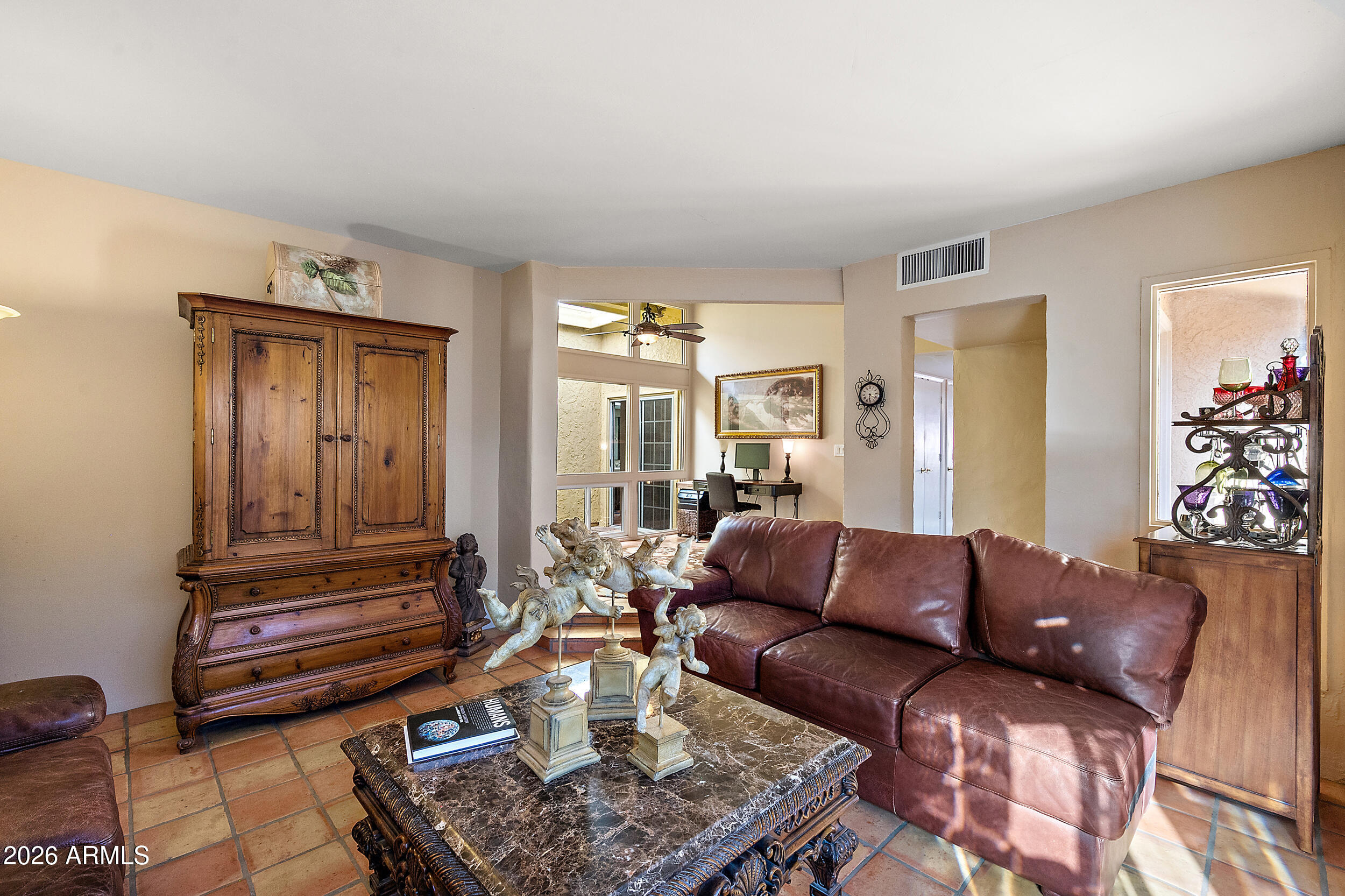 1066 East Clinton Street Phoenix, AZ 85020 - Photo 4 of 28 Living Room