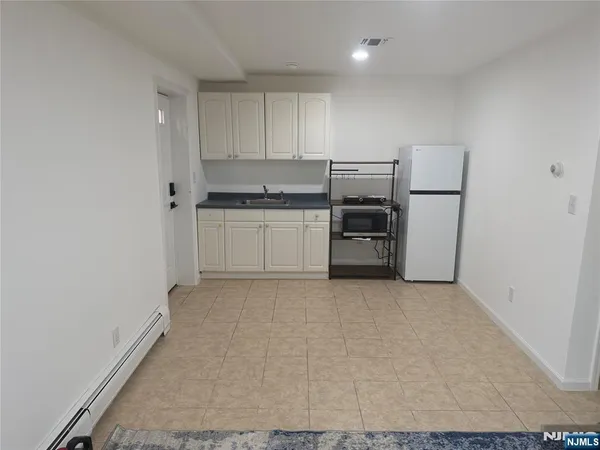 $1,350 | 530 B 1st Street, Unit B, Palisades Park, NJ 07650