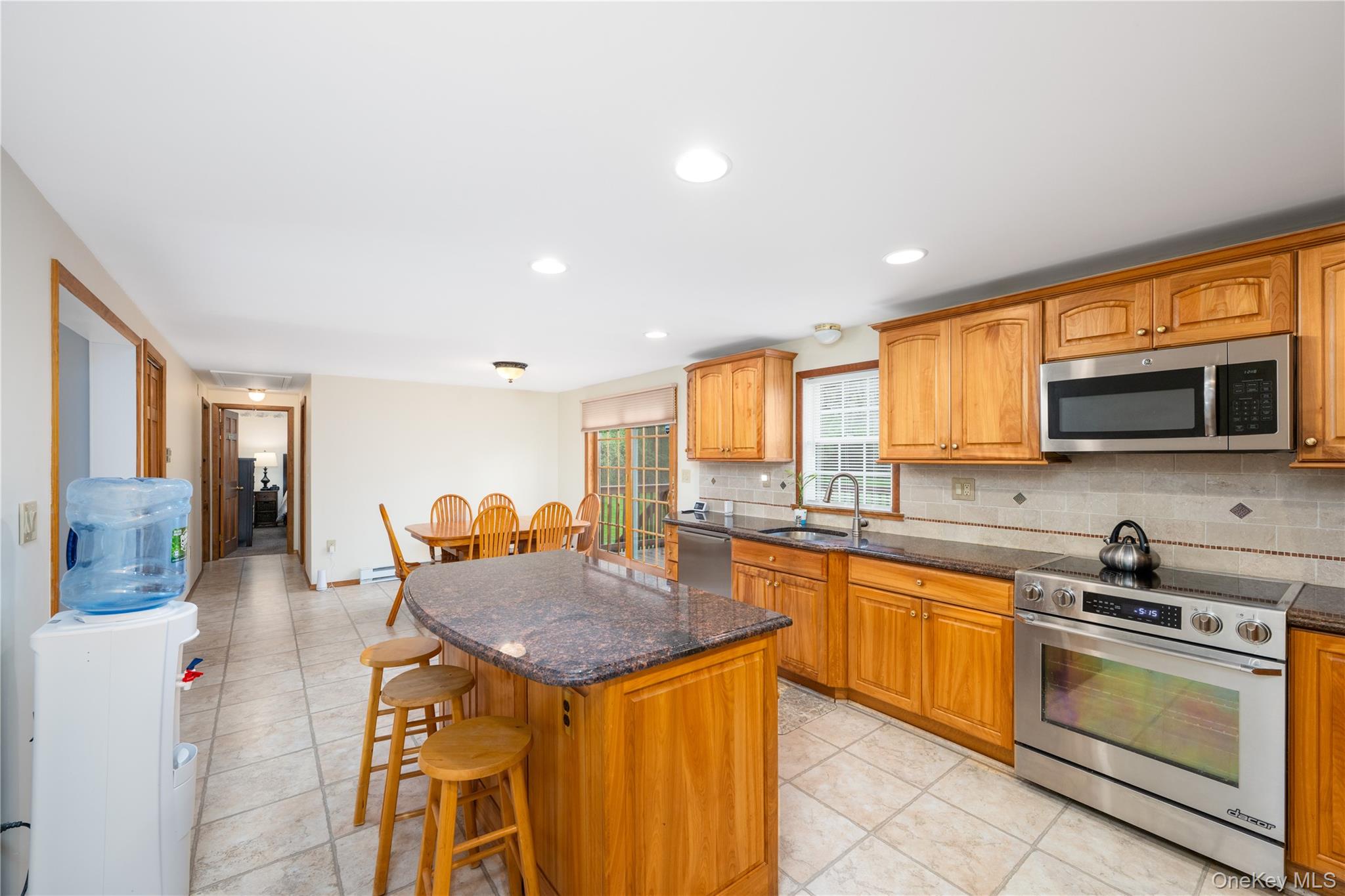 25 Boswell Road Putnam Valley, NY 10579 - Photo 4 of 17 Granite counters & island
