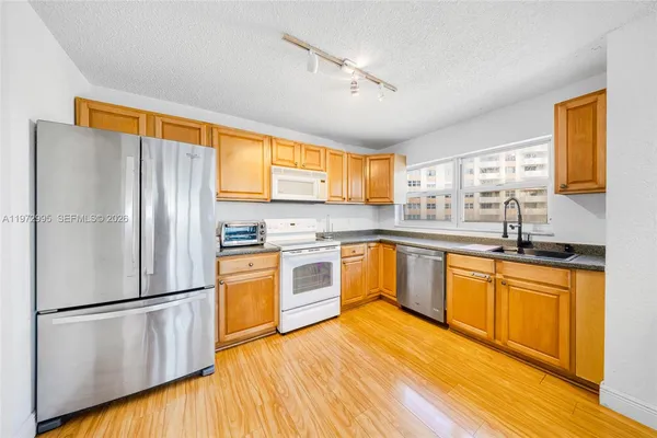 $2,500 | 1825 South Ocean Drive, Unit 708, Hallandale Beach, FL 33009
