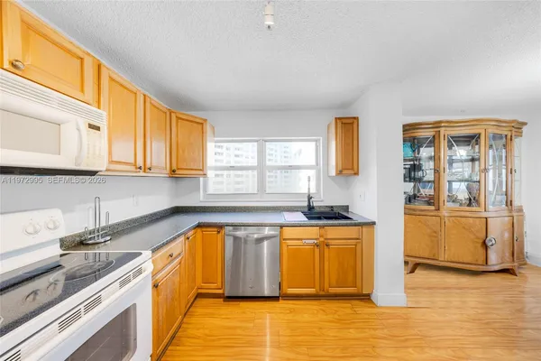 $2,500 | 1825 South Ocean Drive, Unit 708, Hallandale Beach, FL 33009
