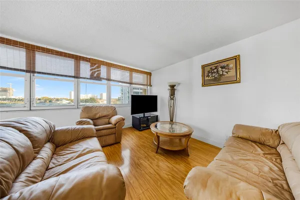 $2,500 | 1825 South Ocean Drive, Unit 708, Hallandale Beach, FL 33009