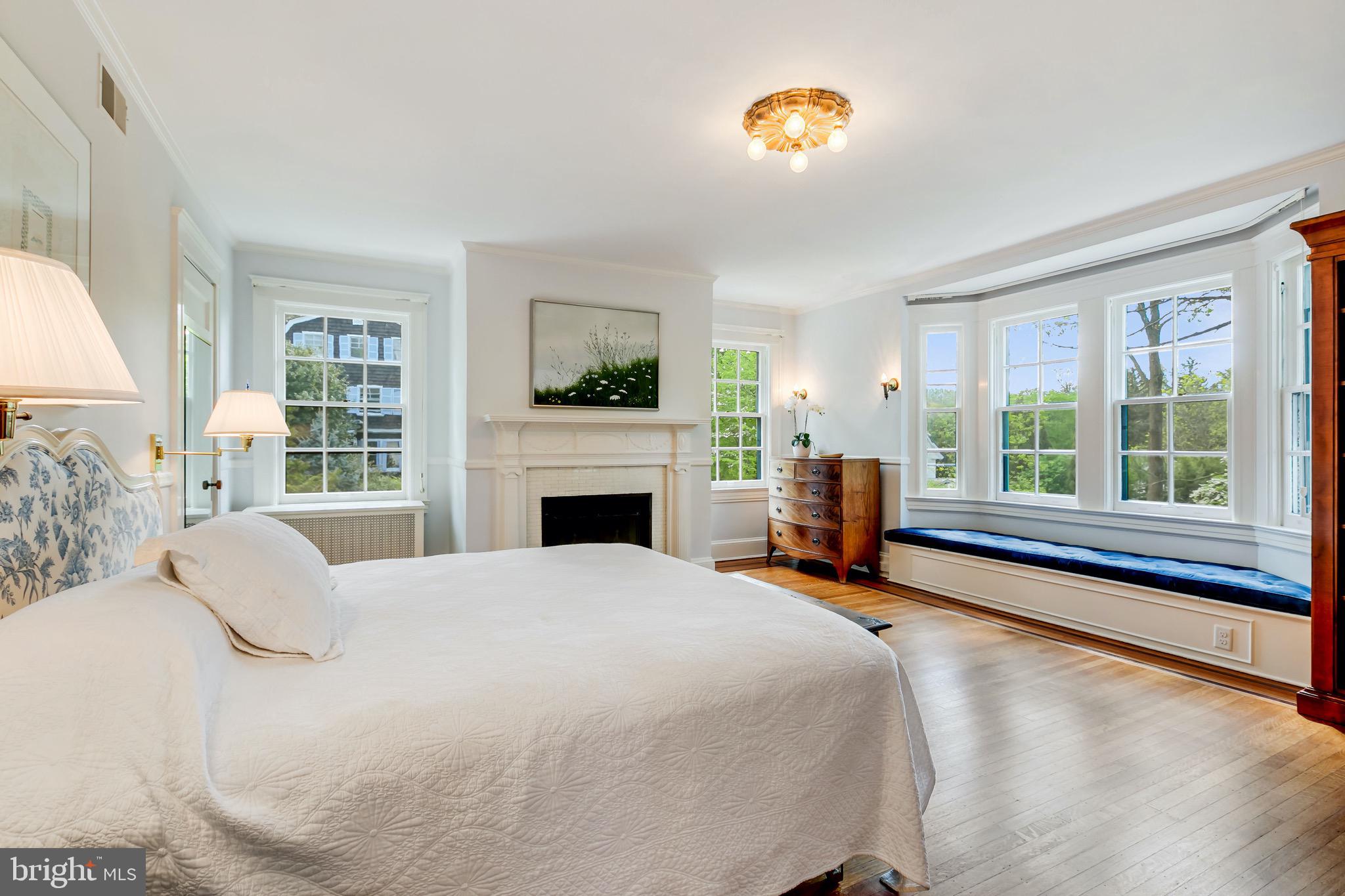 108 St Johns Road Baltimore, MD 21210 - Photo 40 of 97 Primary bedroom with Bay Window and seating