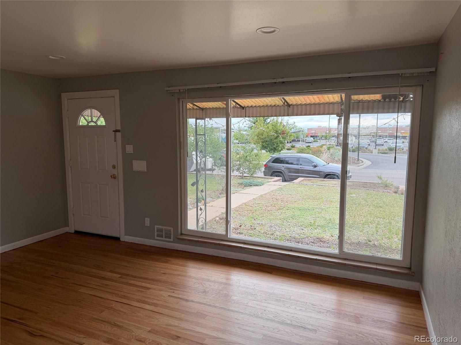 3124 Quari Street Aurora, CO 80011 - Photo 5 of 28