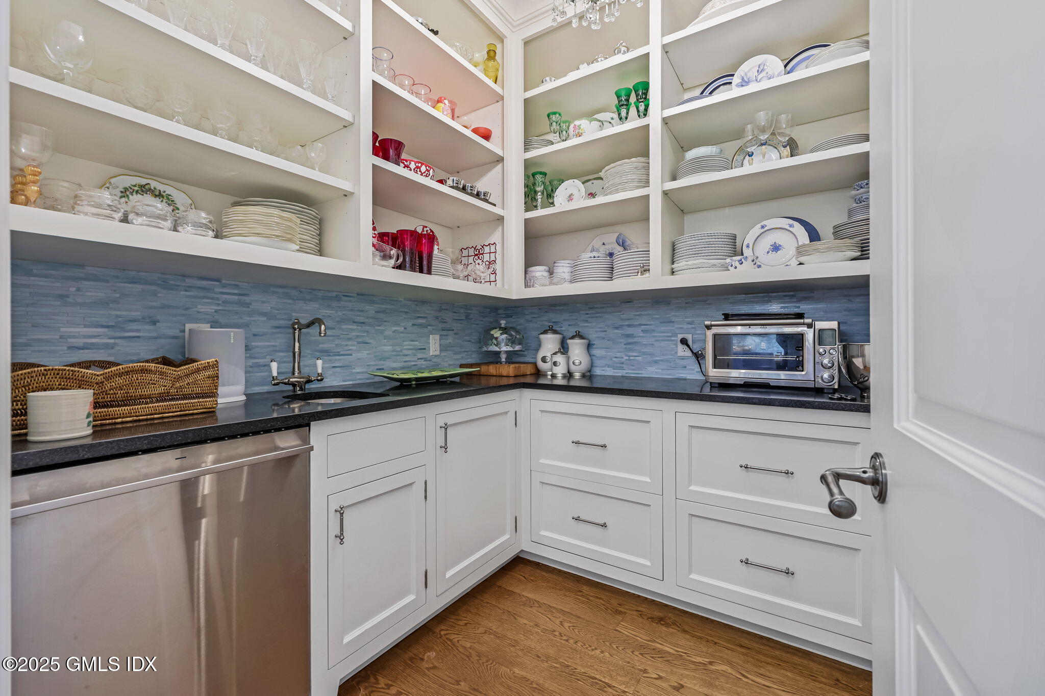 6 Gilliam Lane Riverside, CT 06878 - Photo 18 of 50 18-web-or-mls-6-gilliam-ln