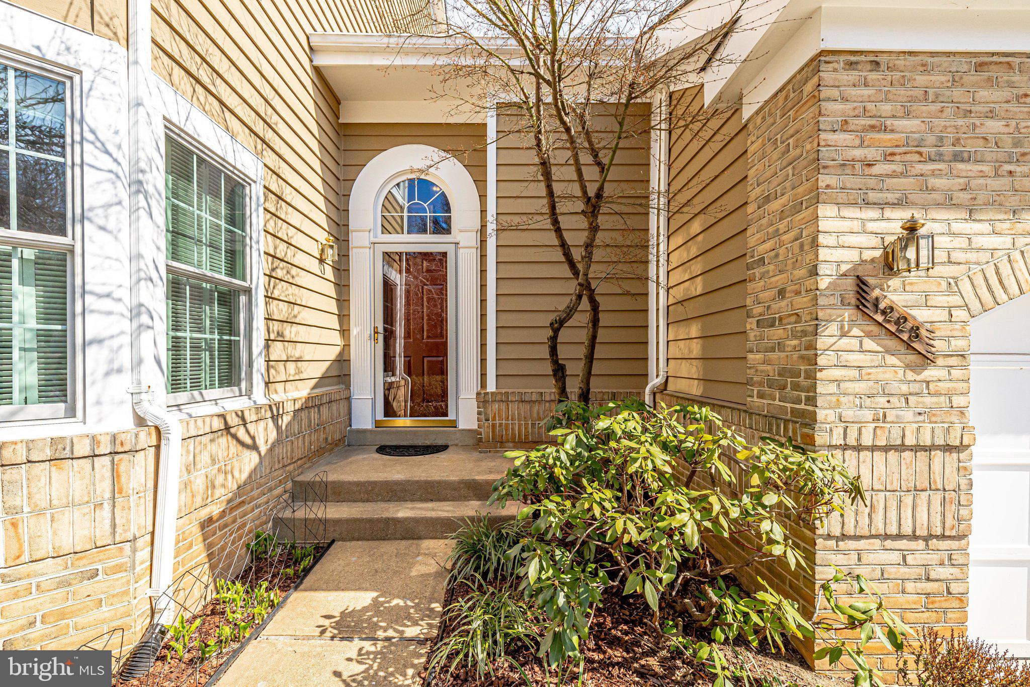 1223 Woodbrook Court Reston, VA 20194 - Photo 3 of 86 Gallery Image 3