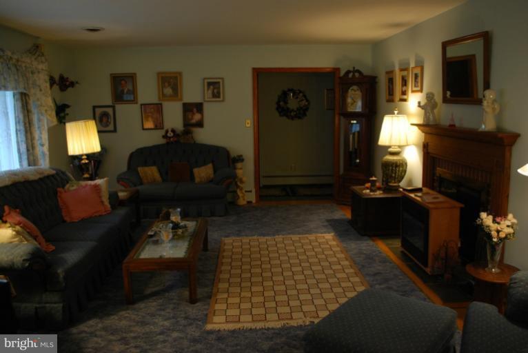 530 Forest View Road Linthicum Heights, MD 21090 - Photo 15 of 19 Living Room