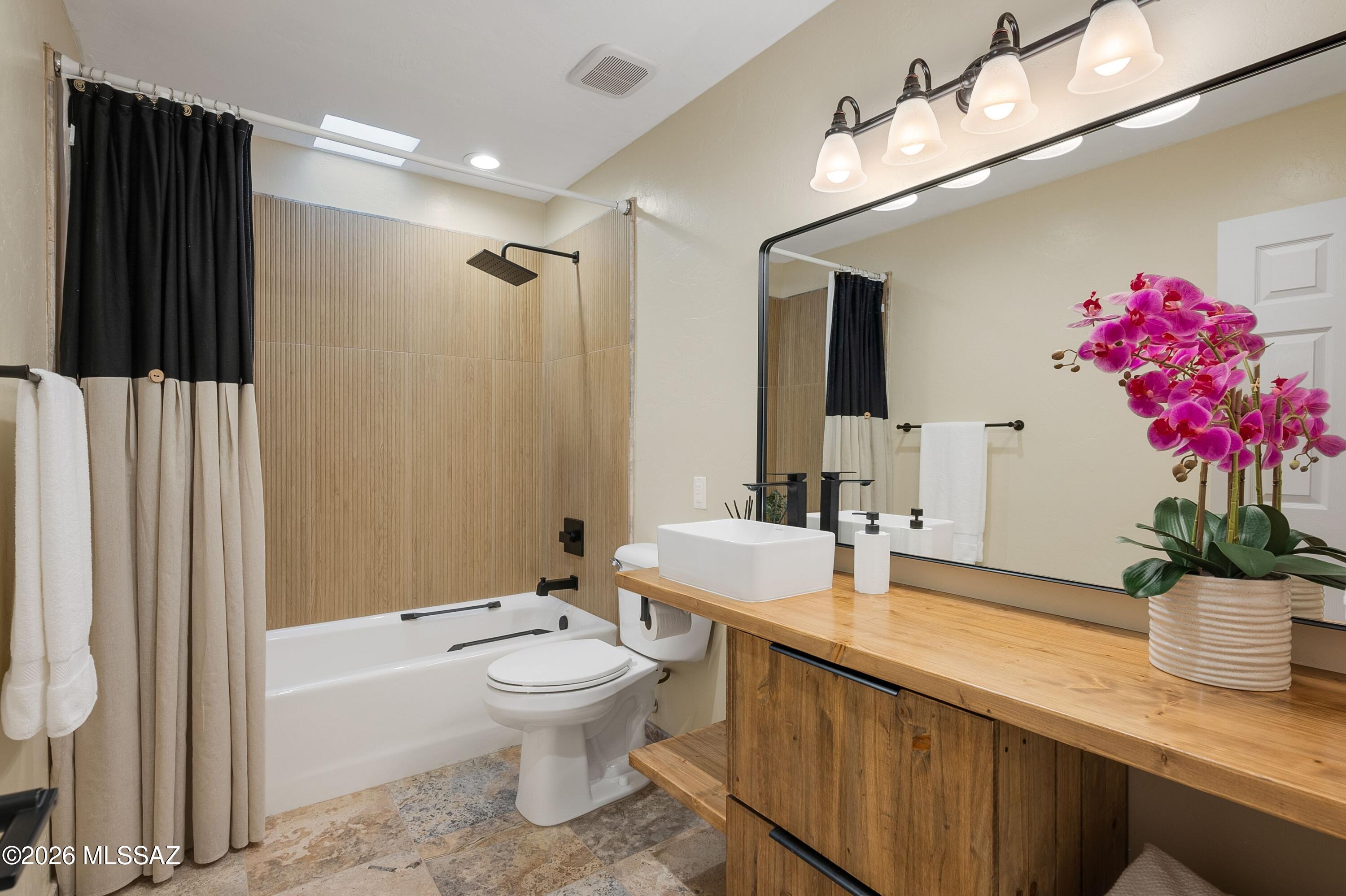 2702 West Magee Road Tucson, AZ 85742 - Photo 32 of 51 Guest Bath