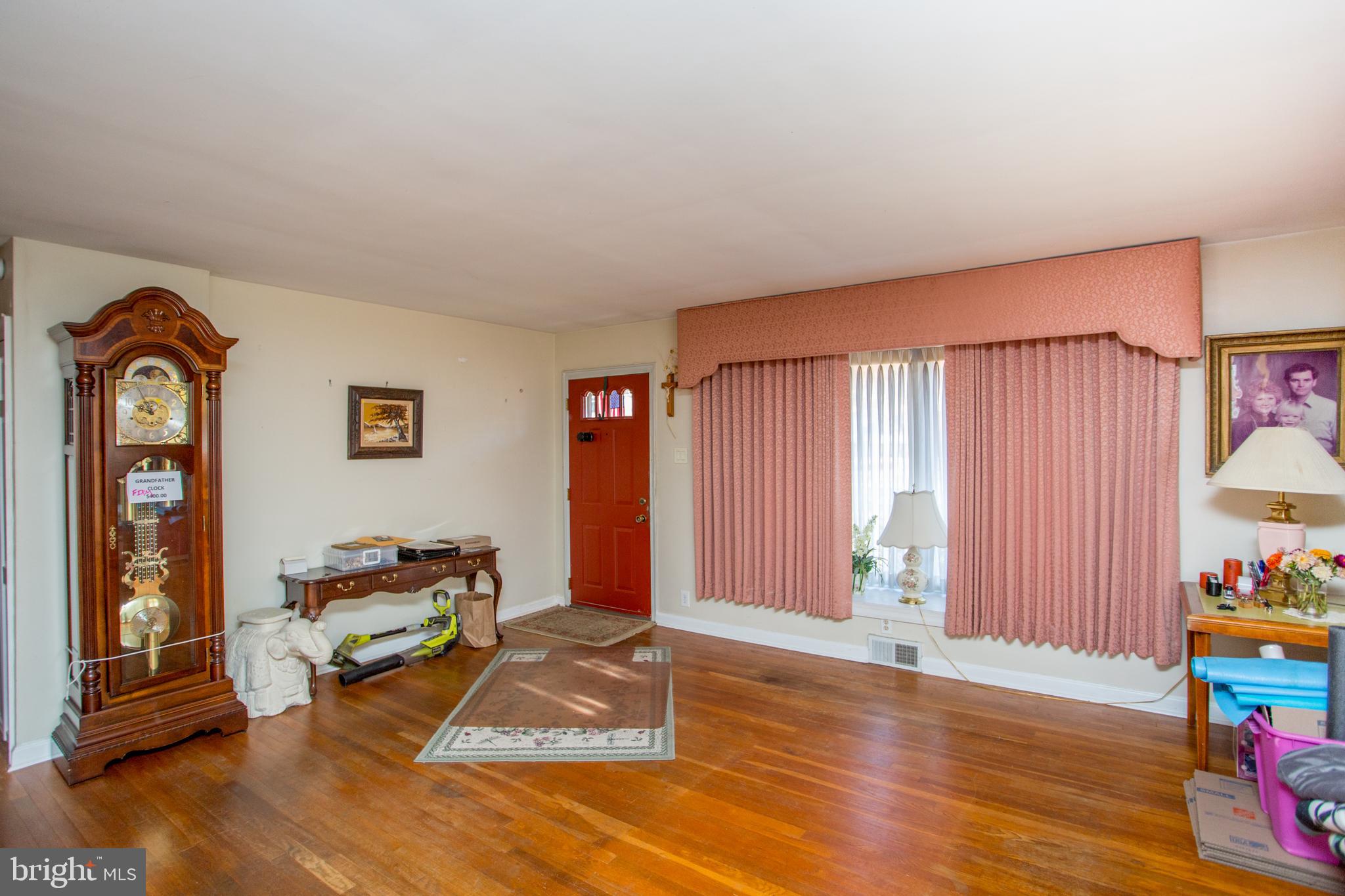 77 Davis Road Doylestown, PA 18901 - Photo 4 of 28