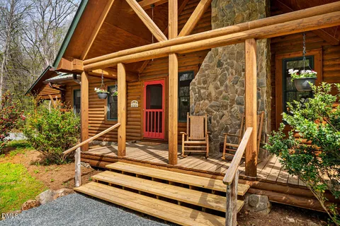 a view of entryway with a front door