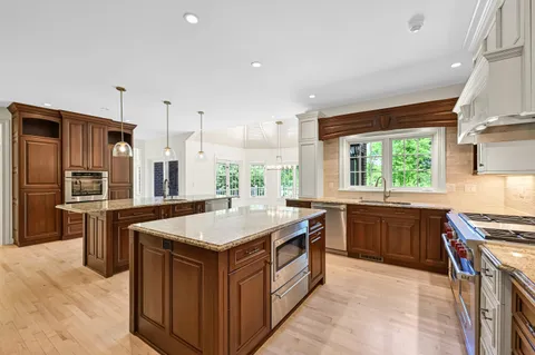 $2,695,000 | 2146 West Columbia Court, Mequon, WI 53092