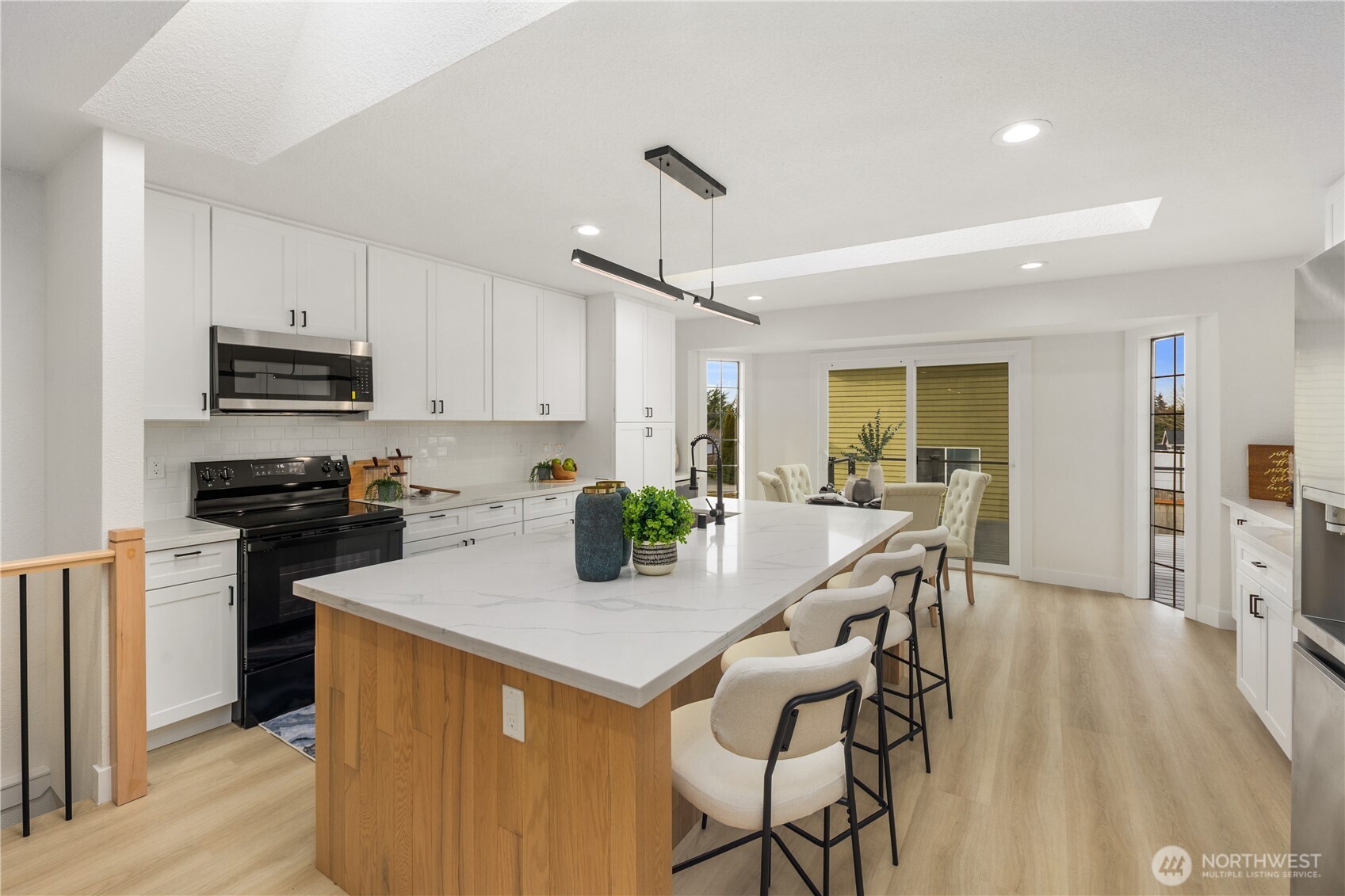 1717 Edmonds Avenue Northeast Renton, WA 98056 - Photo 6 of 32