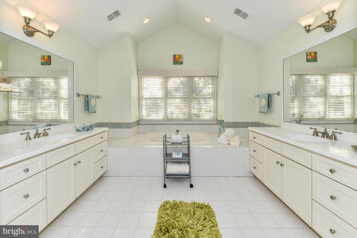 1322 Red Hawk Circle Reston, VA 20194 - Photo 14 of 26 Bath (Master)