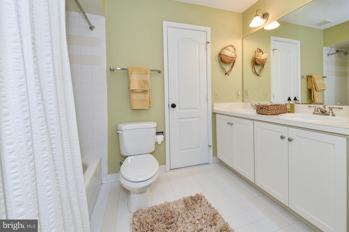 1322 Red Hawk Circle Reston, VA 20194 - Photo 19 of 26 Bath