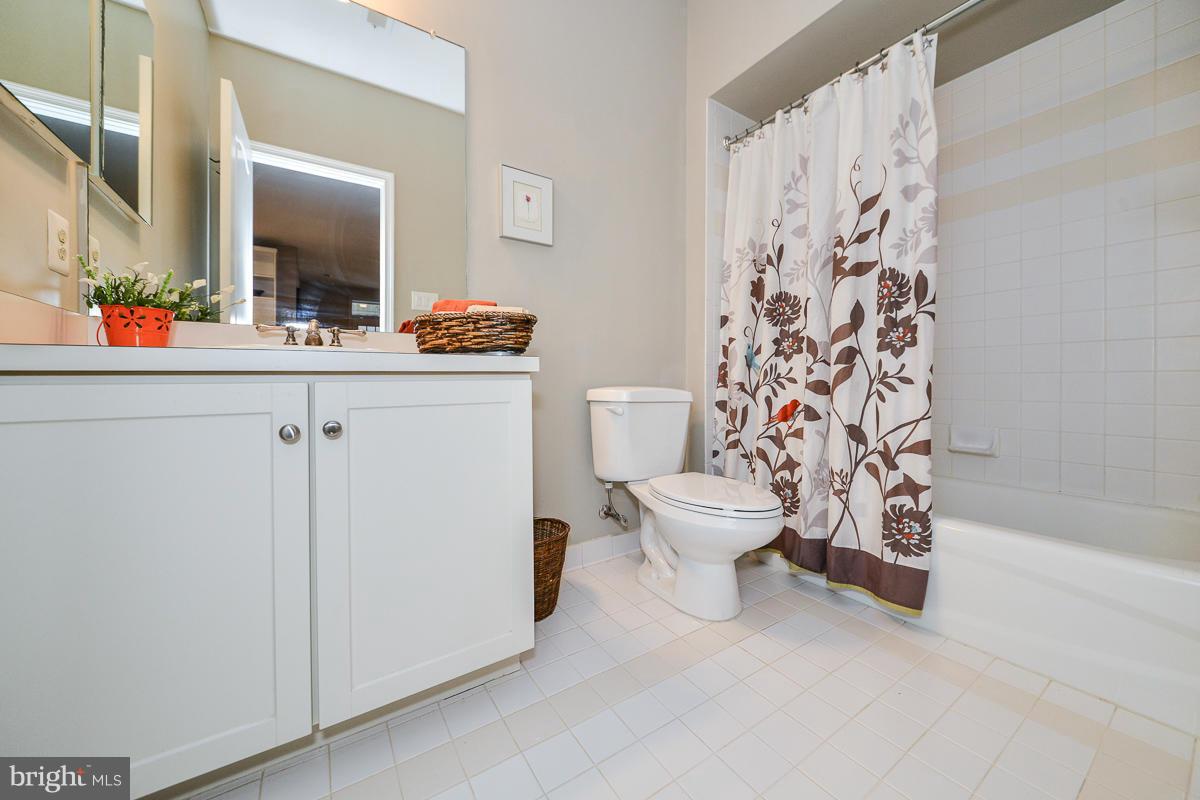 1322 Red Hawk Circle Reston, VA 20194 - Photo 21 of 26 Bath