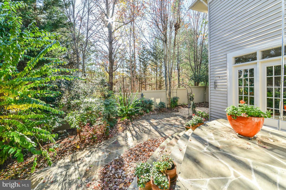 1322 Red Hawk Circle Reston, VA 20194 - Photo 24 of 26 Exterior (Rear)