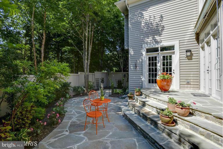 1322 Red Hawk Circle Reston, VA 20194 - Photo 26 of 26 Exterior (Rear)