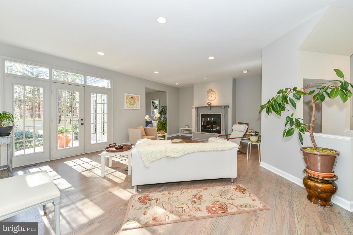1322 Red Hawk Circle Reston, VA 20194 - Photo 4 of 26 Family Room