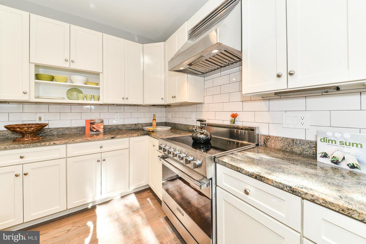 1322 Red Hawk Circle Reston, VA 20194 - Photo 7 of 26 Kitchen