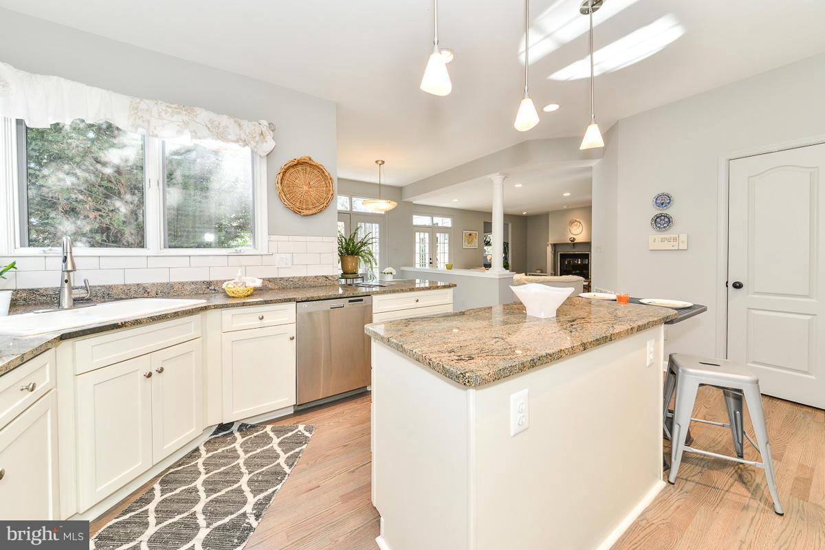 1322 Red Hawk Circle Reston, VA 20194 - Photo 8 of 26 Kitchen