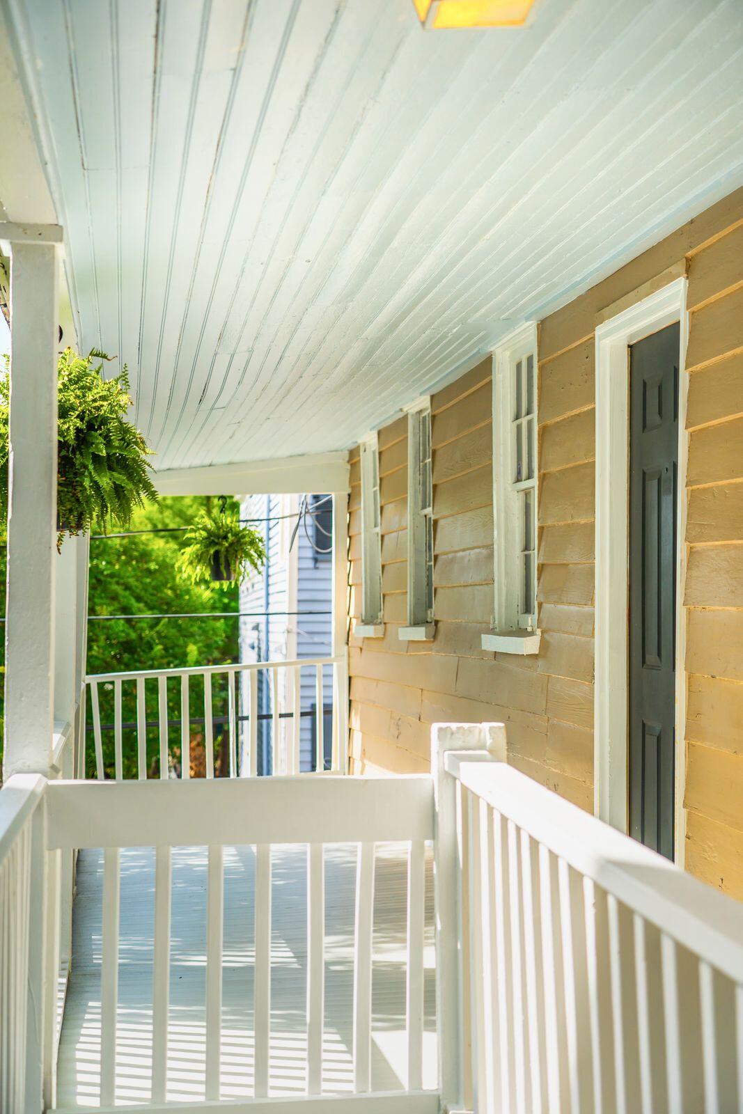 20 Amherst Street, Unit B Charleston, SC 29403 - Photo 5 of 34 20AmherstSt-KeenEyeMarketing-008