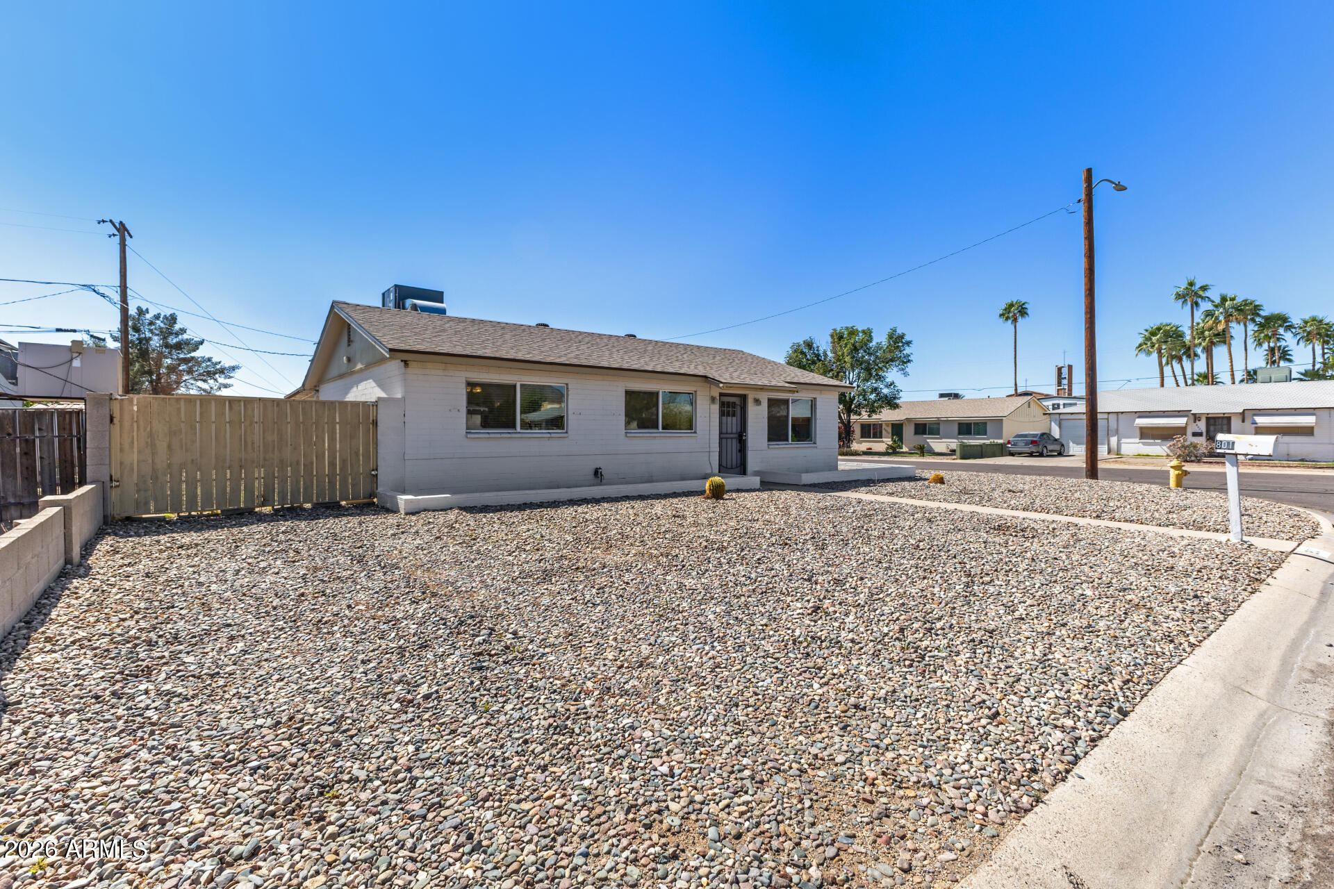 801 East Ruth Avenue Phoenix, AZ 85020 - Photo 26 of 35 a front view of a house with garden