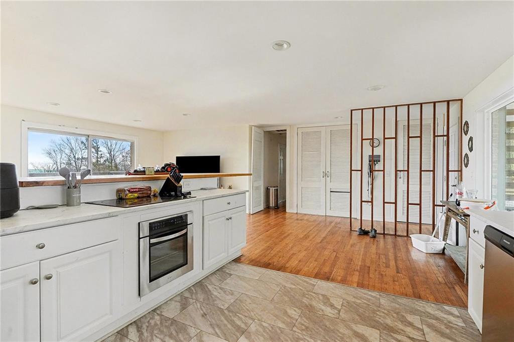 6900 Scenic Heights Road Manchester, GA 31816 - Photo 8 of 30 a kitchen with a stove a sink and a refrigerator