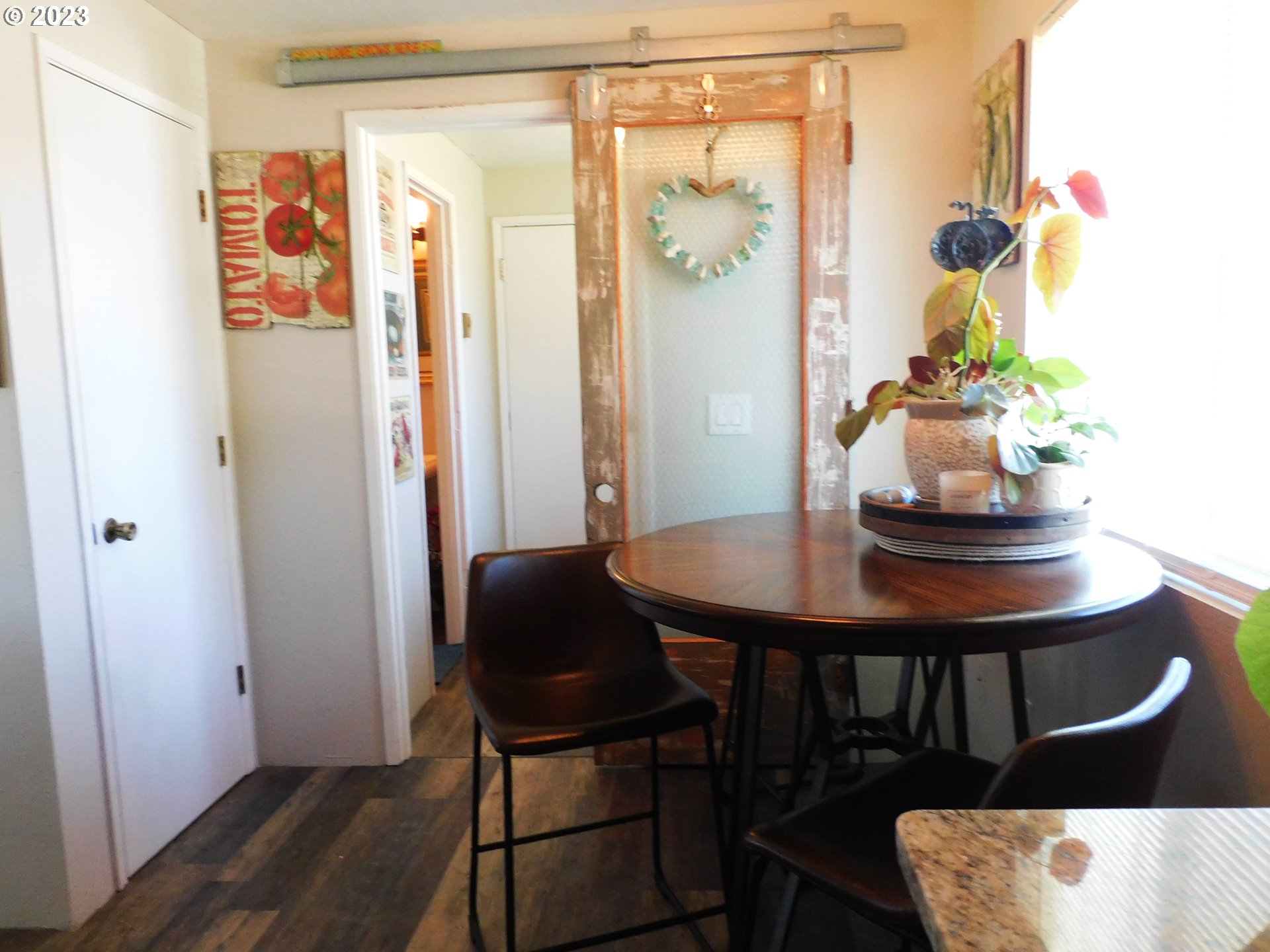 900 Doborout Street Myrtle Point, OR 97458 - Photo 15 of 46 Breakfast Area