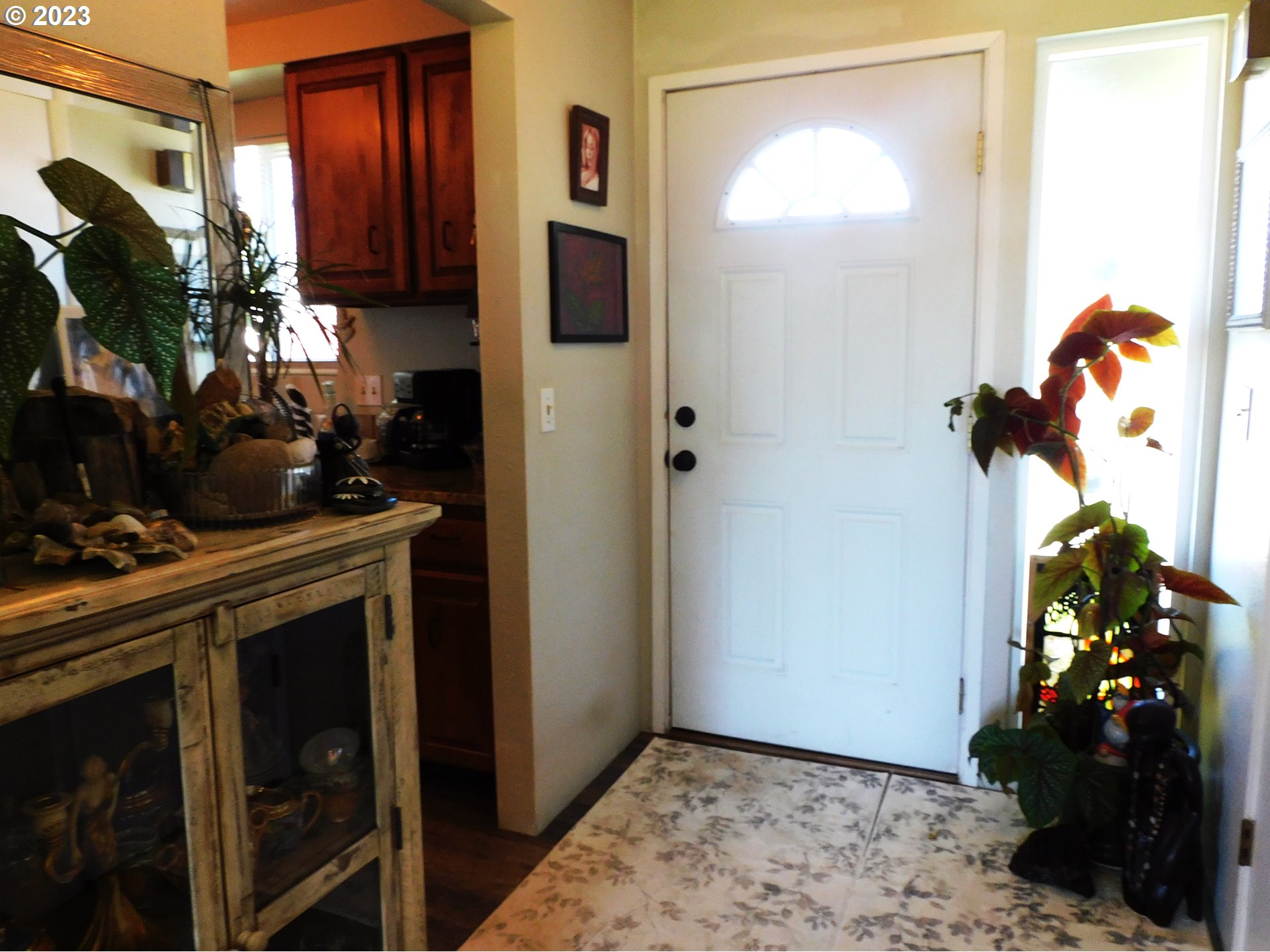900 Doborout Street Myrtle Point, OR 97458 - Photo 22 of 46 Entrance/Foyer