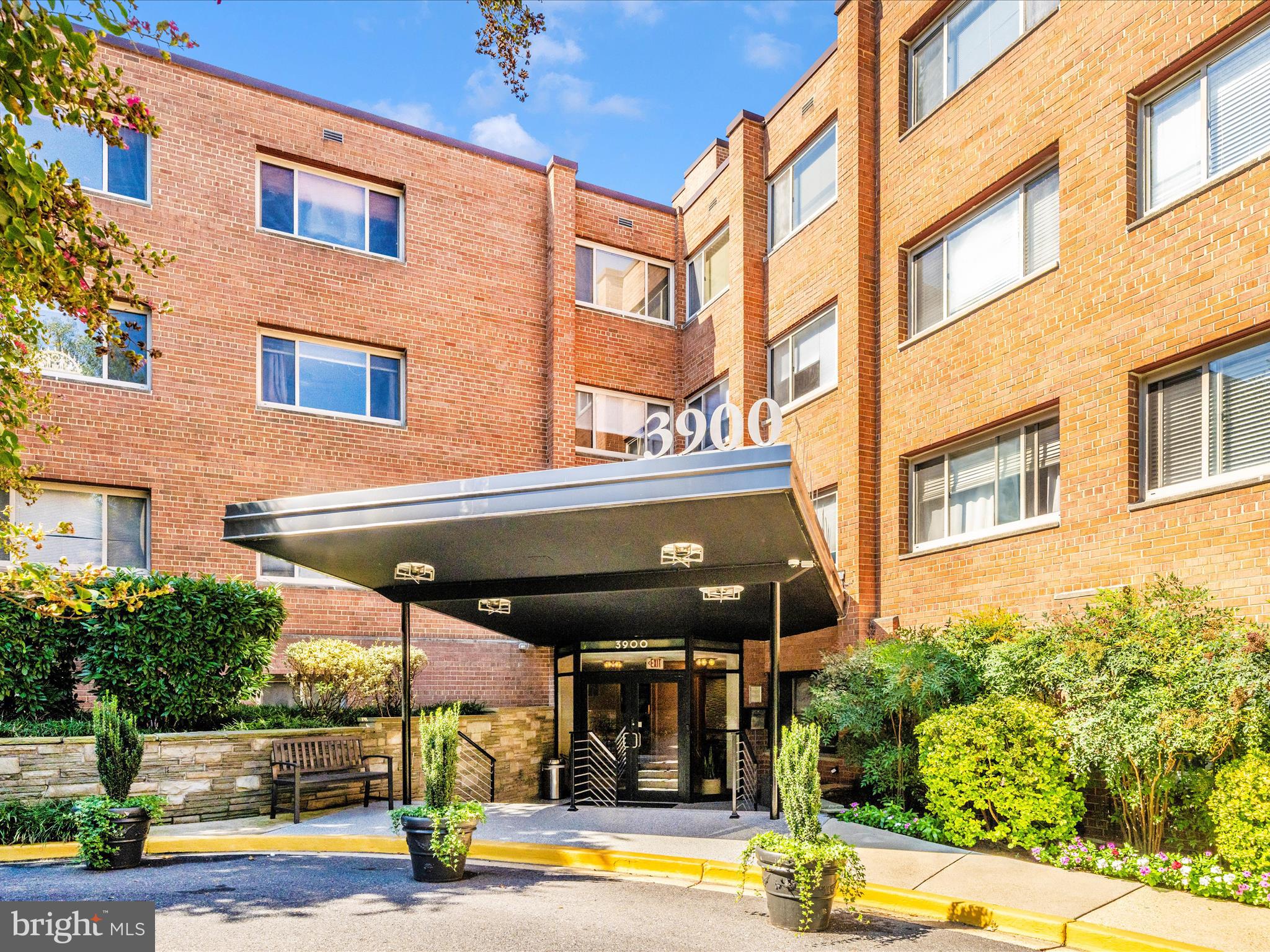 3900 Tunlaw Road Northwest, Unit 613 Washington, DC 20007 - Photo 30 of 31 a view of a building with sitting area