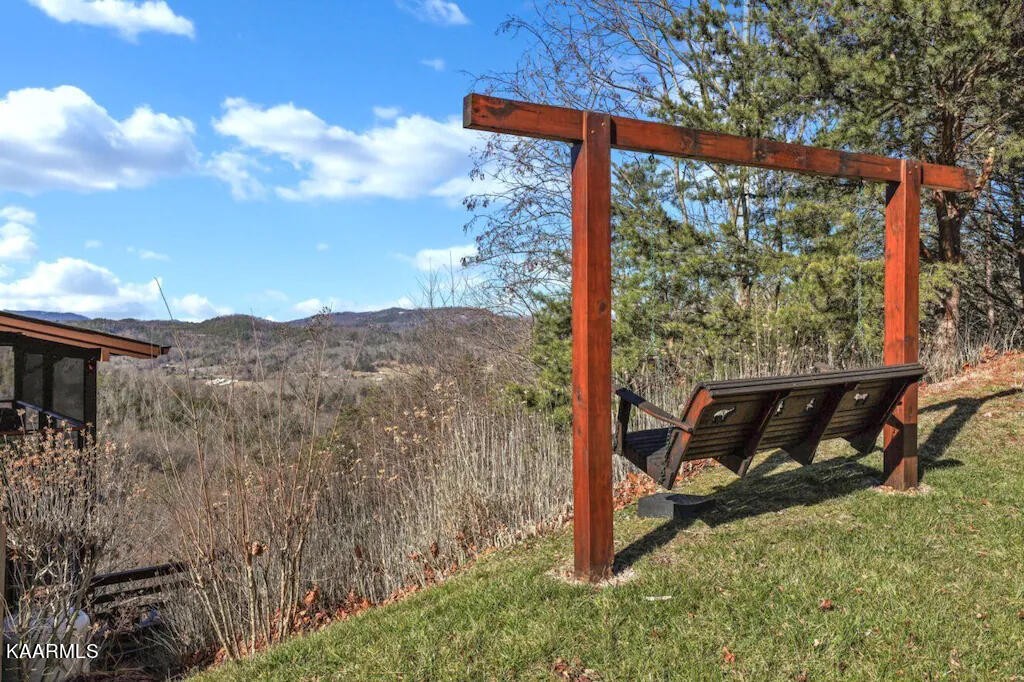 3514 Jakes Ridge Sevierville, TN 37862 - Photo 25 of 28 a view of a back yard from a balcony
