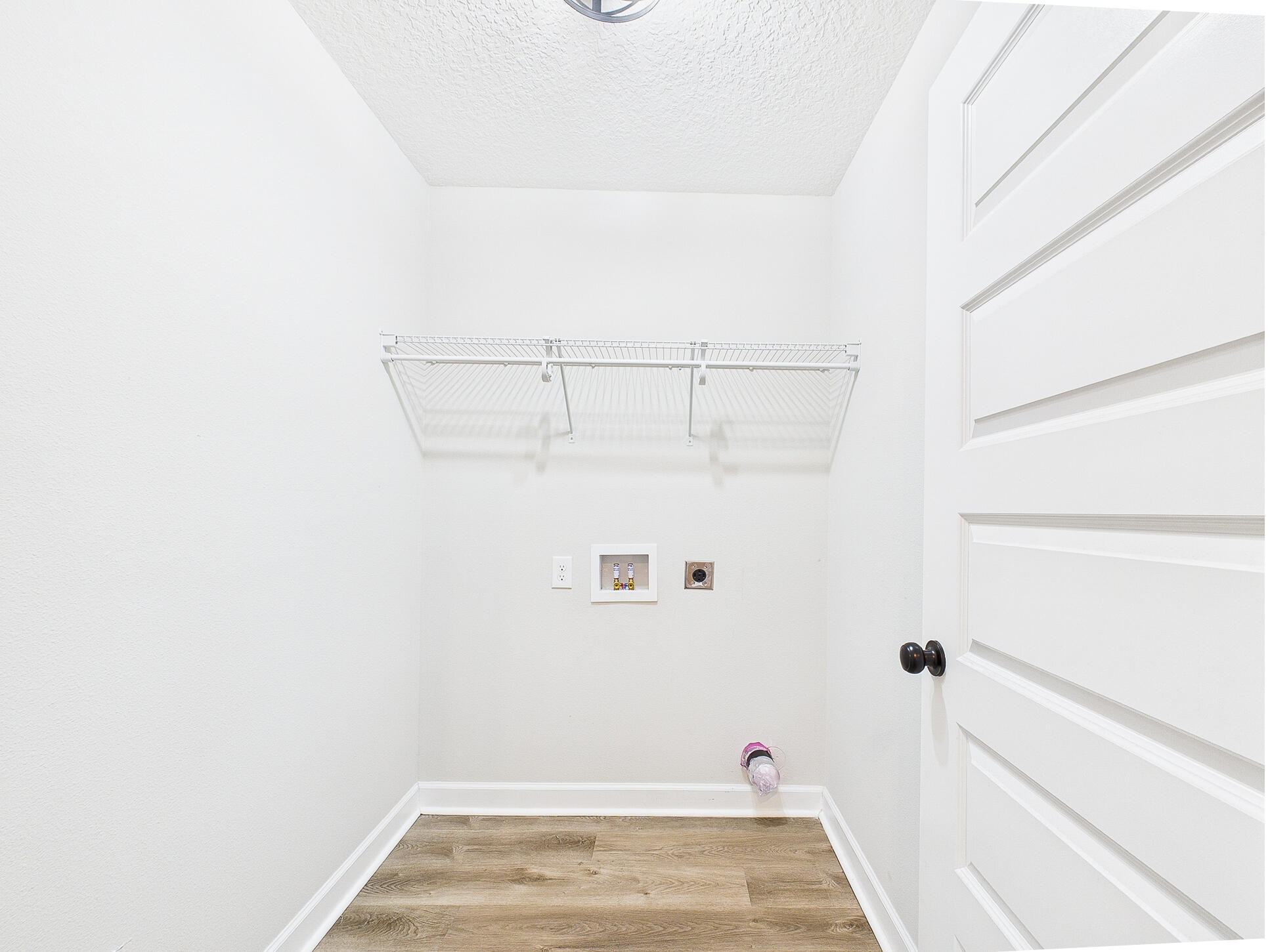5117 Colt Drive Crestview, FL 32539 - Photo 25 of 32 Laundry room
