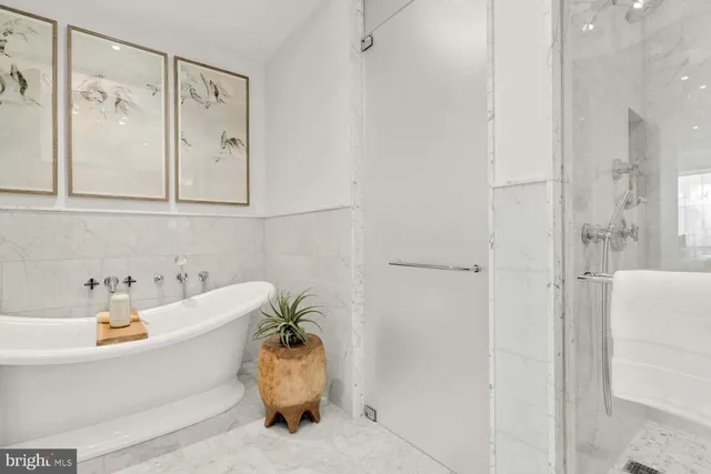 $999,900 | 300 International Drive, Unit 1905, Baltimore, MD 21202